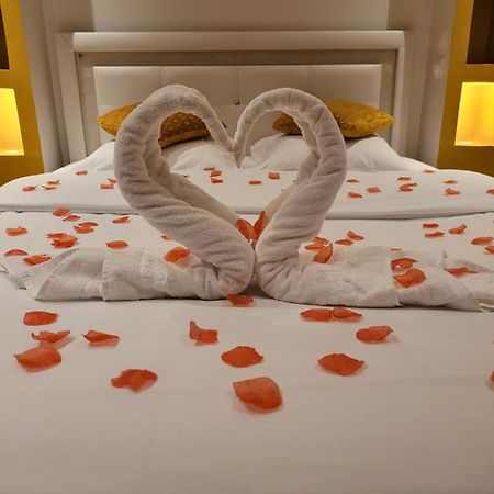 Spa Celyna Appartement Avec Jacuzzi Privatif リヨン エクステリア 写真