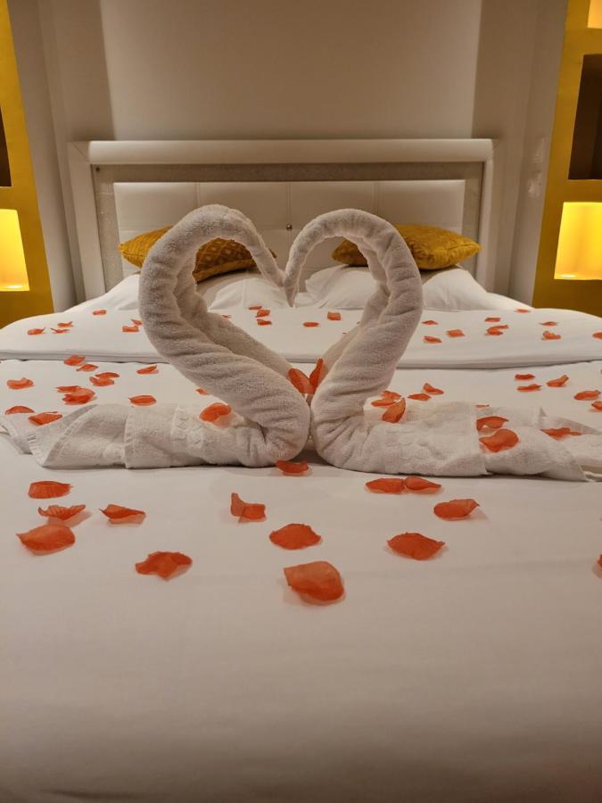Spa Celyna Appartement Avec Jacuzzi Privatif リヨン エクステリア 写真