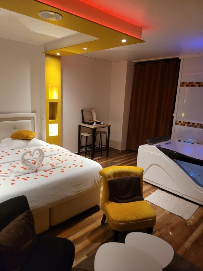 Spa Celyna Appartement Avec Jacuzzi Privatif リヨン エクステリア 写真
