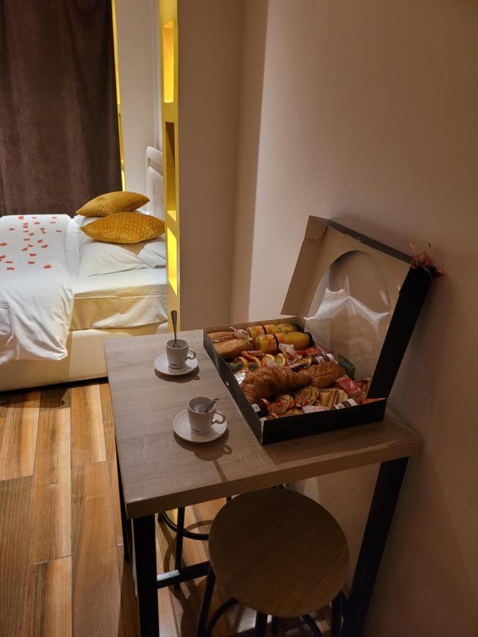 Spa Celyna Appartement Avec Jacuzzi Privatif リヨン エクステリア 写真